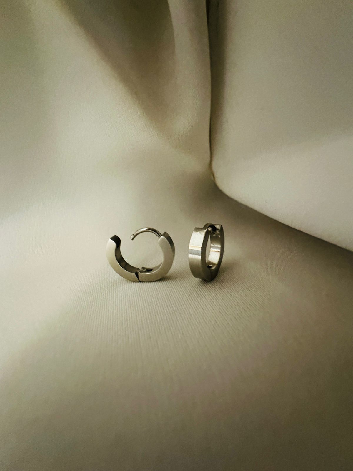 Éclat Curve Men's Hoop Earrings