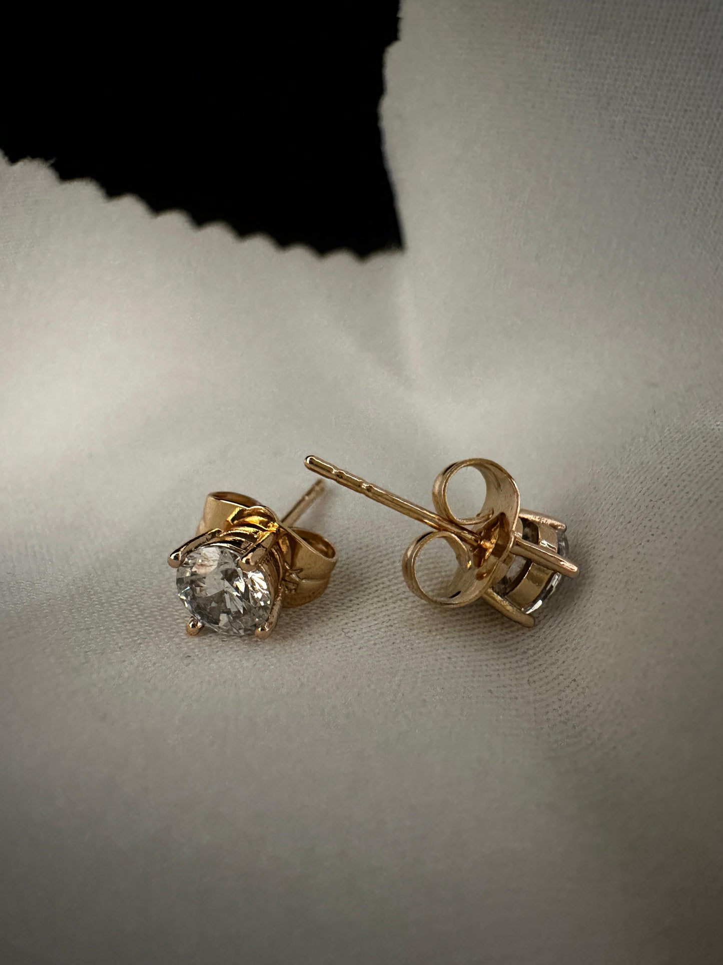 MagnoLuxe Crystal Magnetic Studs Earrings