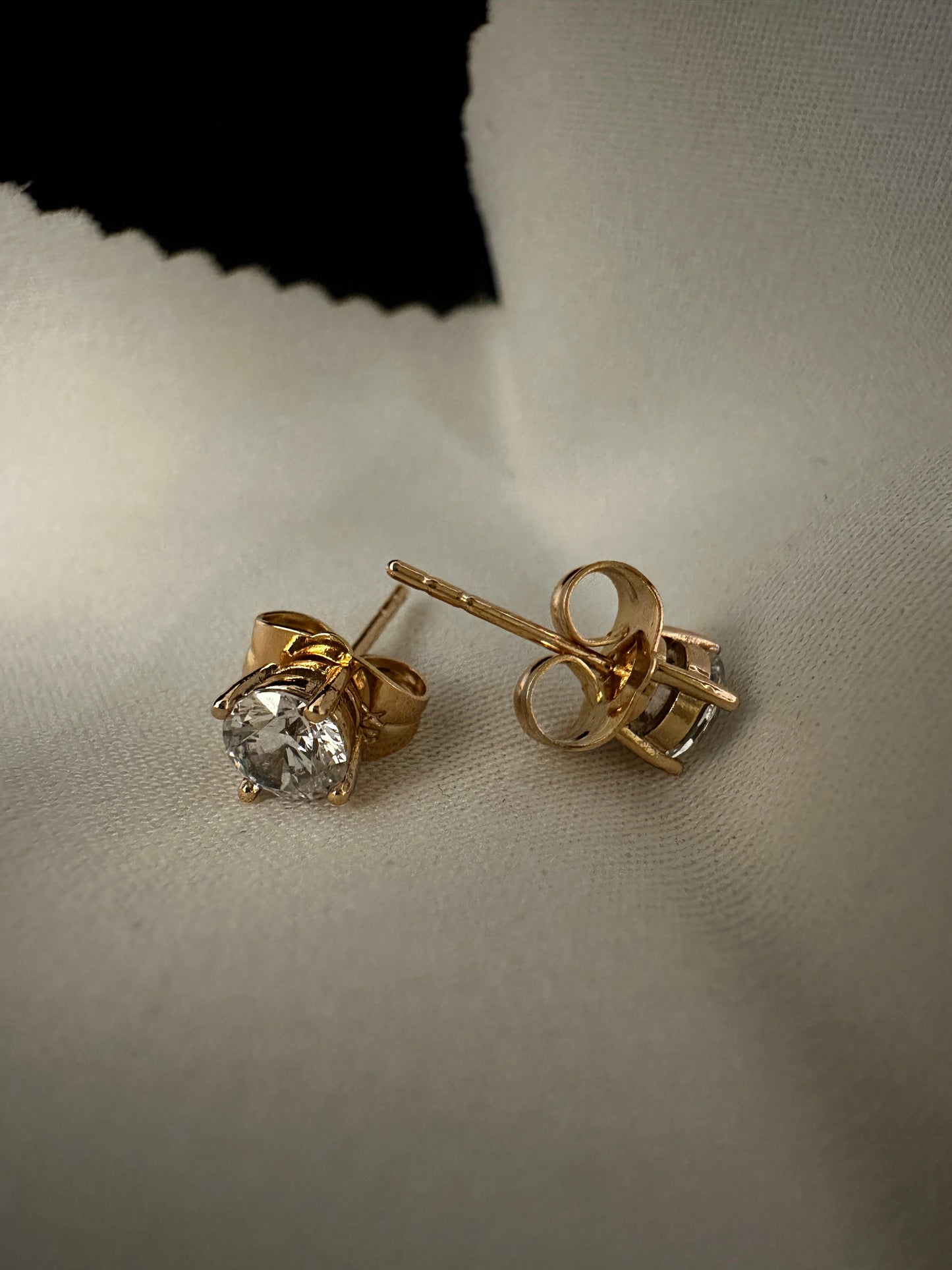 MagnoLuxe Crystal Magnetic Studs Earrings