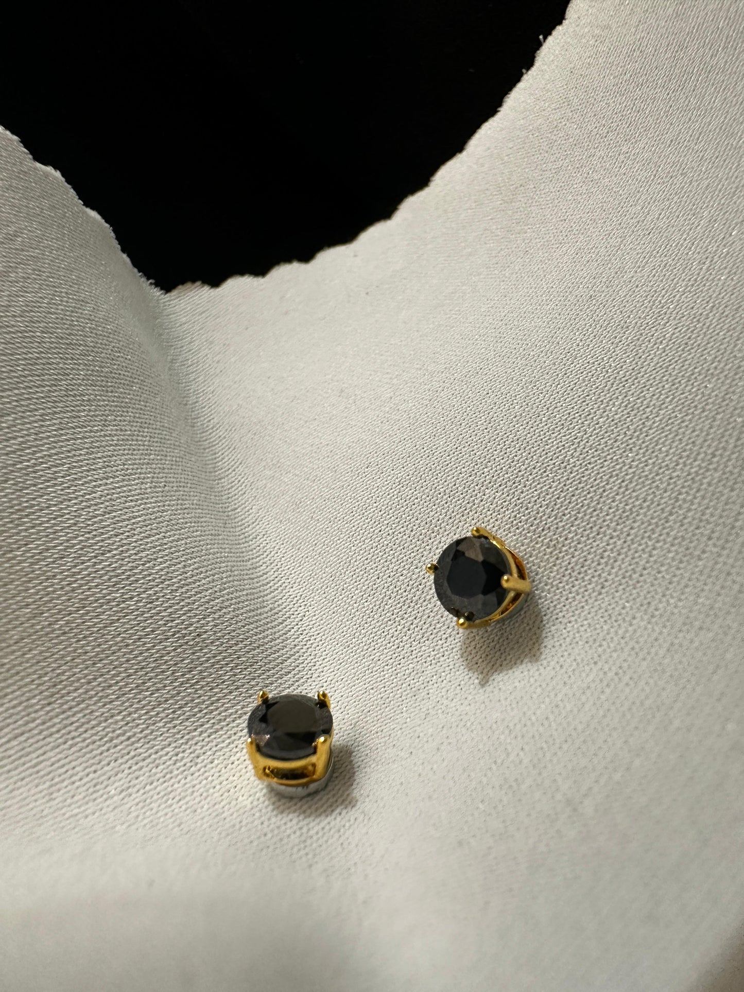 NoirMag Magnetic Studs Earrings