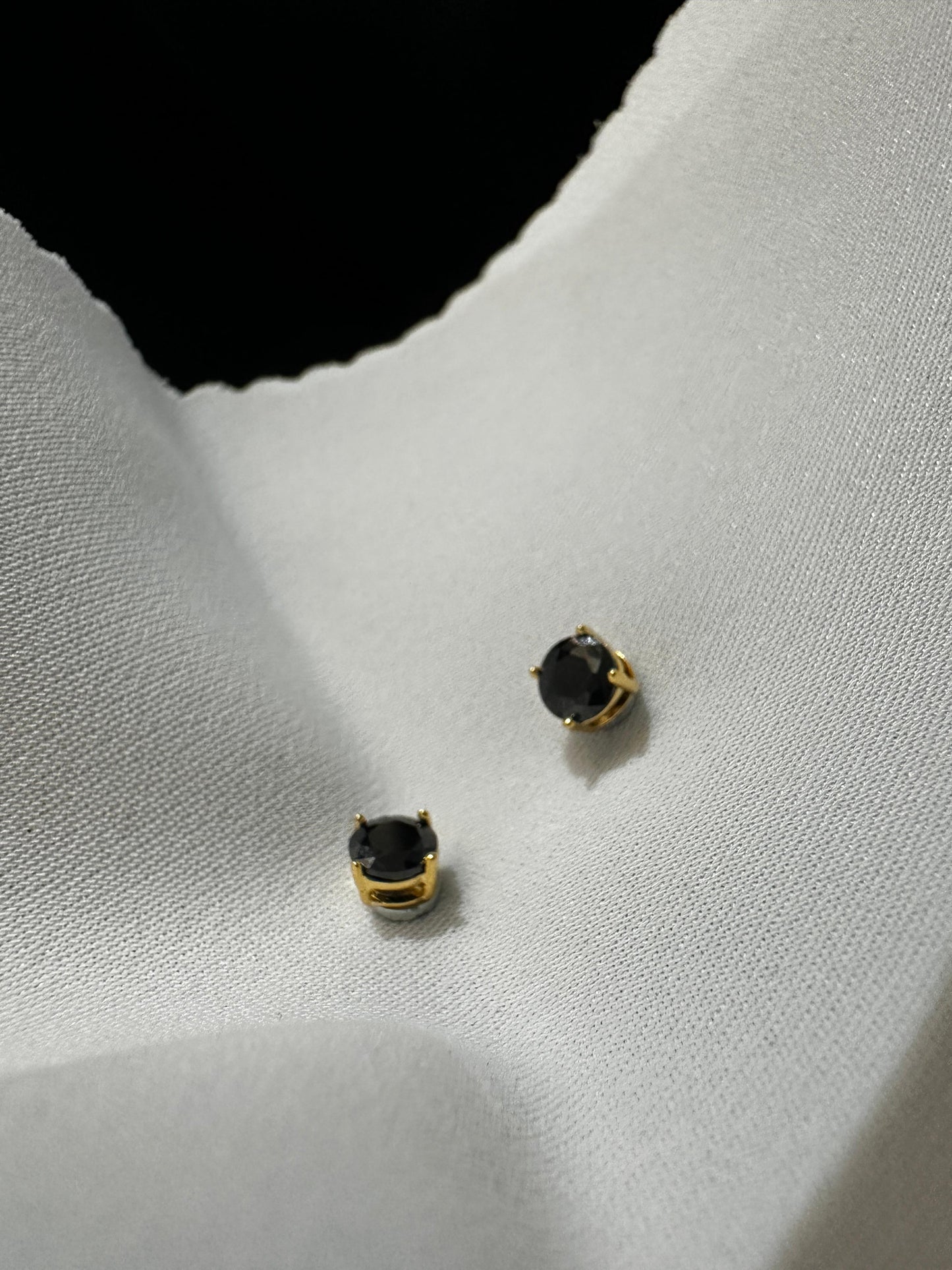 NoirMag Magnetic Studs Earrings